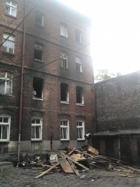 Chorzów: Podpalenie mieszkania przy ul. 11 Listopada. Szesnaście osób ewakuowanych