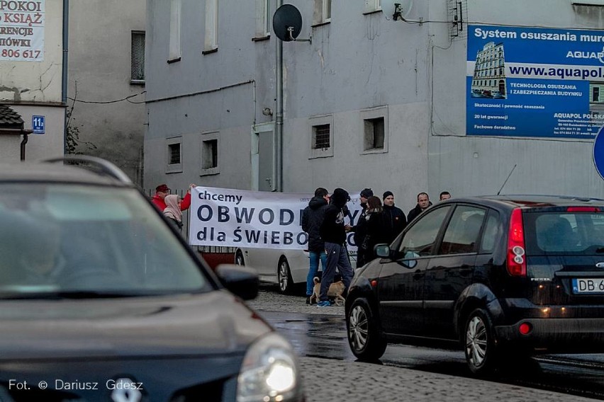 „Chcemy obwodnicy dla Świebodzic” - pikieta w centrum miasta (ZDJĘCIA) 