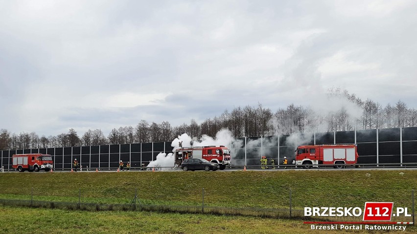 Biadoliny Szlacheckie: pożar samochodu na autostradzie A4,...