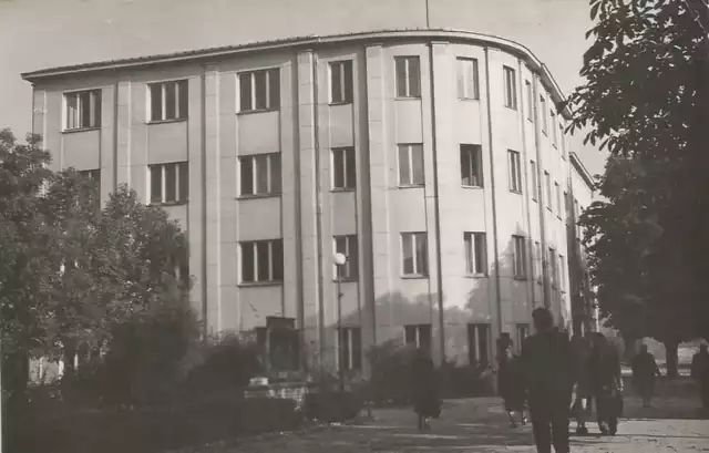 70 lat temu otwarto Dom Kultury w Ostrowcu Świętokrzyskim. Zobacz archiwalne zdjęcia >>>