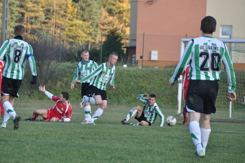 Mecz Sporting Leźno - GKS Sierakowice na zdjęciach