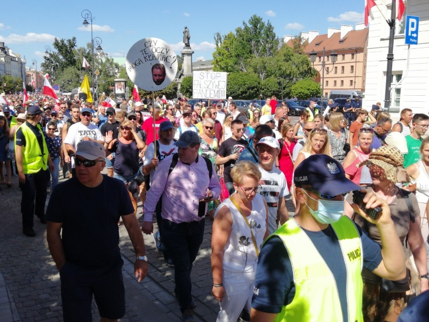 Pandemia to ściema? Tak twierdzili uczestnicy "antykoronawirusowej" demonstracji