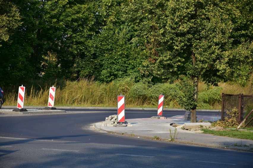 Chodnik i ścieżka dla rowerzystów przy ul. Dworcowej w...