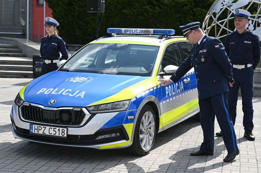 Premiera nowych policyjnych radiowozów i motocykli. Tak będą wyglądać - zobacz zapis transmisji na żywo i zdjęcia 