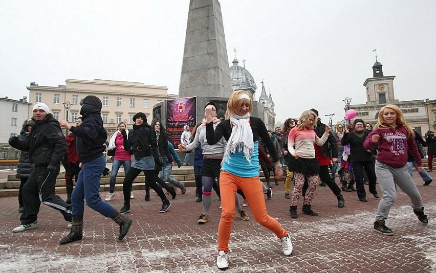 Akcja "Nazywam się Miliard" na placu Wolności w Łodzi