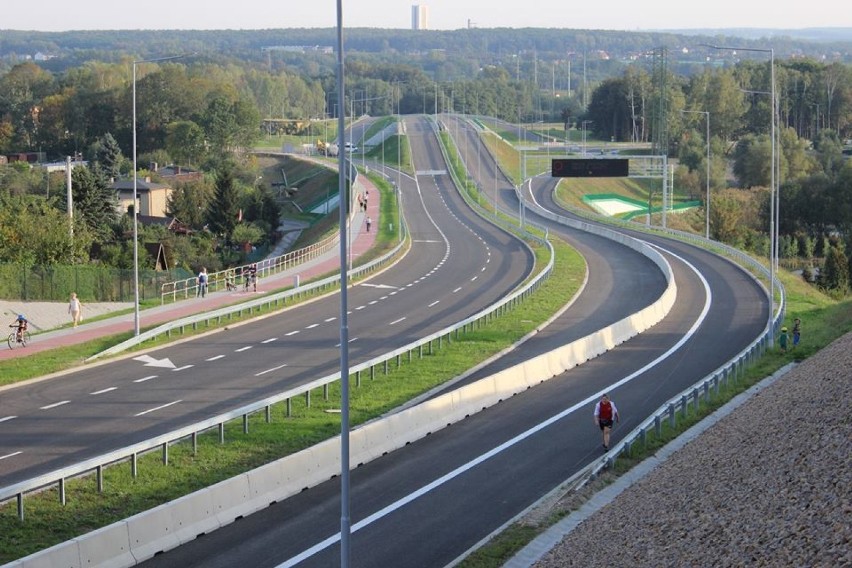 Ruda Śląską: Trzeci odcinek trasy łączącej DTŚ i autostradę A4 jest już gotowy [ZDJĘCIA]