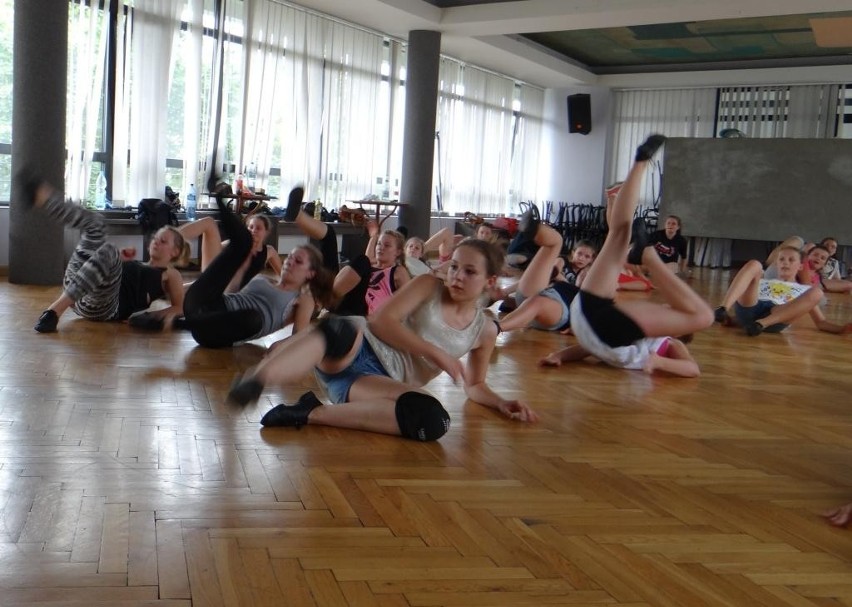 Taneczny weekend w MDK w Radomsku. Warsztaty tańca współczesnego [ZDJĘCIA]