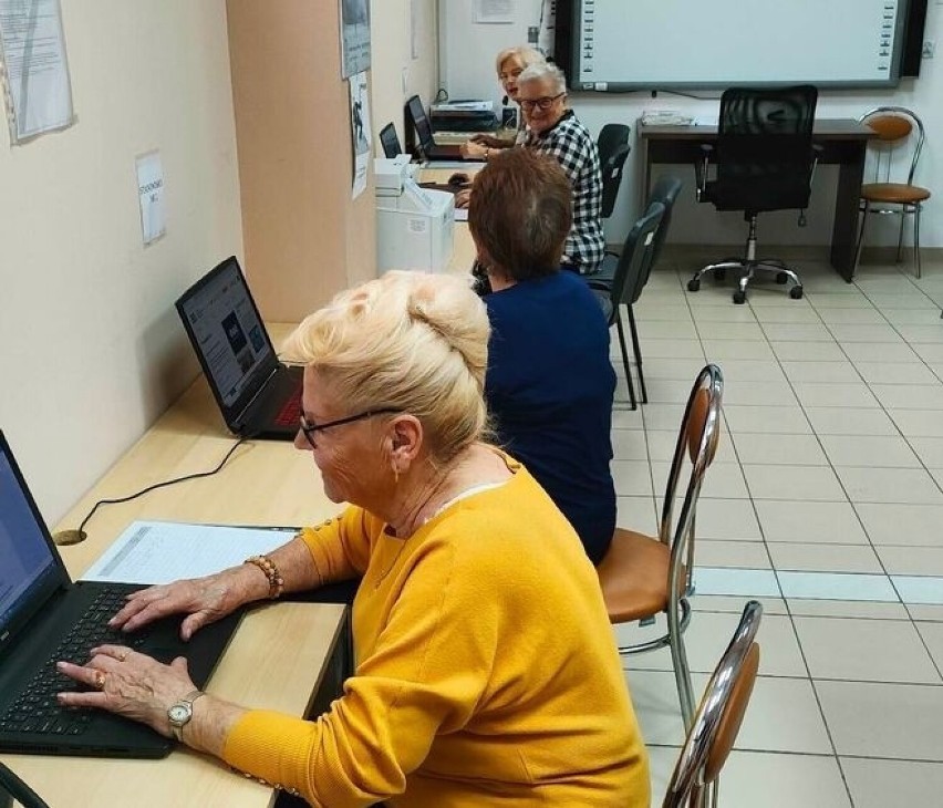 Kawiarenka internetowa dla seniorów funkcjonuje w Galerii Skałka w Starachowicach
