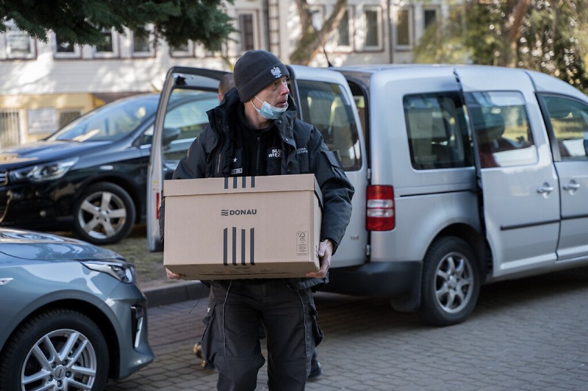 Łowiccy mundurowi zorganizowali zbiórkę środków medycznych dla Ukraińców