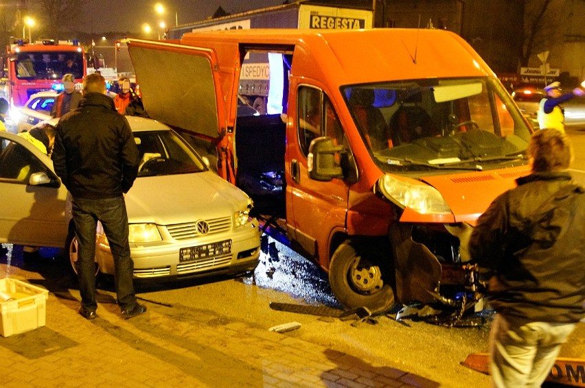 Zderzenie dwóch aut na ulicy Warszawskiej w Kaliszu