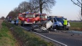  Gmina Lgota Wielka. Wypadek w okolicy Krzywanic. Samochód uderzył w drzewo i dachował