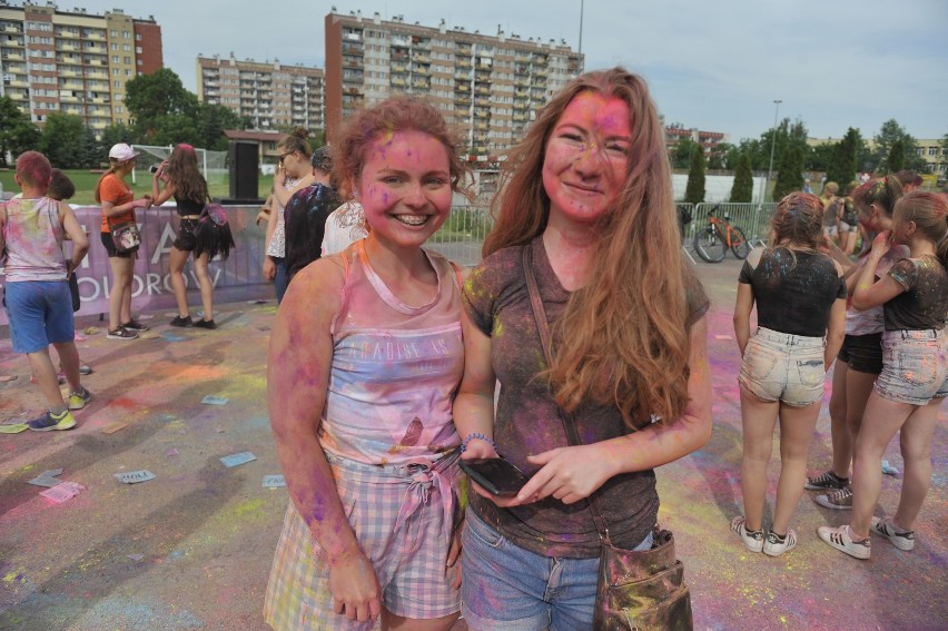 Holi Festival w Rzeszowie. Szaleństwo kolorowych proszków [FOTO]