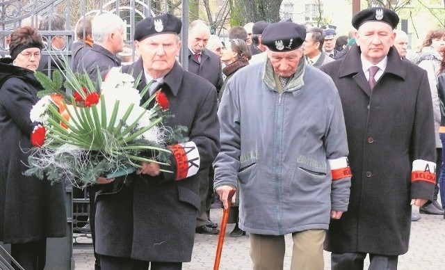 W Bełchatowie jak co roku złożone zostaną kwiaty pod pomnikiem