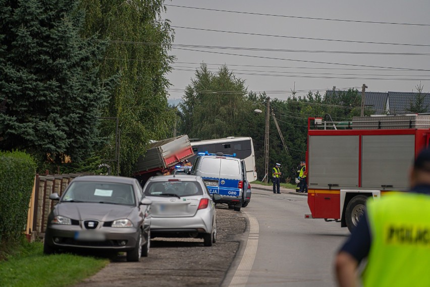 Zmarła trzecia osoba, która ucierpiała w wypadku autobusu i ciężarówki