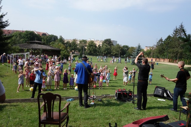 Biskup łomżyński Janusz Stepnowski zaprosił dzieci z ich dziadkami na doroczne spotkanie z okazji liturgicznego wspomnienia św. Joachima i Anny, rodziców Najświętszej Maryi Panny, dziadków Jezusa