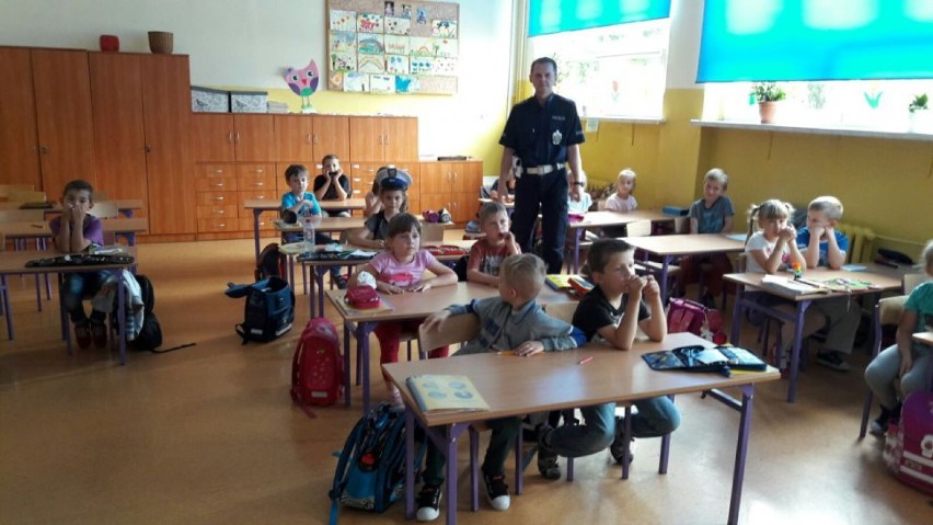 Policja Wodzisław: bezpieczne wakacje pierwszaków