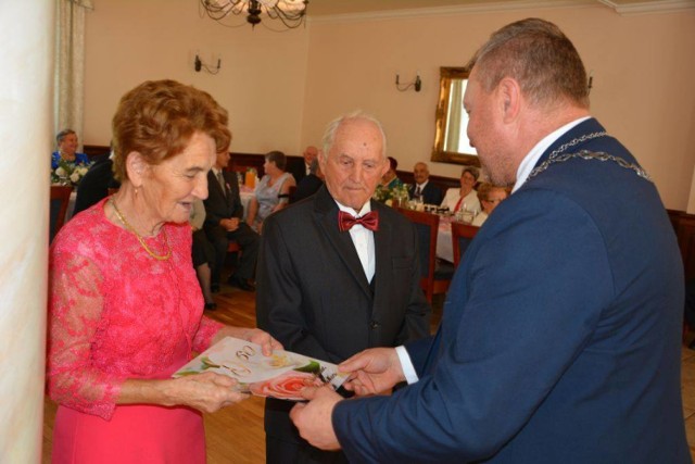11 września 2019 r. w restauracji Hotel Park w Rzepinie odbyła się uroczystość Złotych Godów par małżeńskich obchodzących w bieżącym roku jubileusz 50-lecia pożycia małżeńskiego.„Za Długoletnie Pożycie Małżeńskie” burmistrz Rzepina Sławomir Dudzis w imieniu prezydenta Andrzeja Dudy odznaczył jubilatów medalami. Na uroczystość zostały zaproszone również pary małżeńskie, które w bieżącym roku obchodziły jubileusz 60-lecia oraz 65-lecia pożycia małżeńskiego.