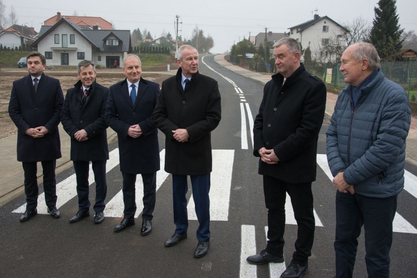 Wyremontowana droga z Wygody Łączyńskiej do Chmielna już oficjalnie otwarta