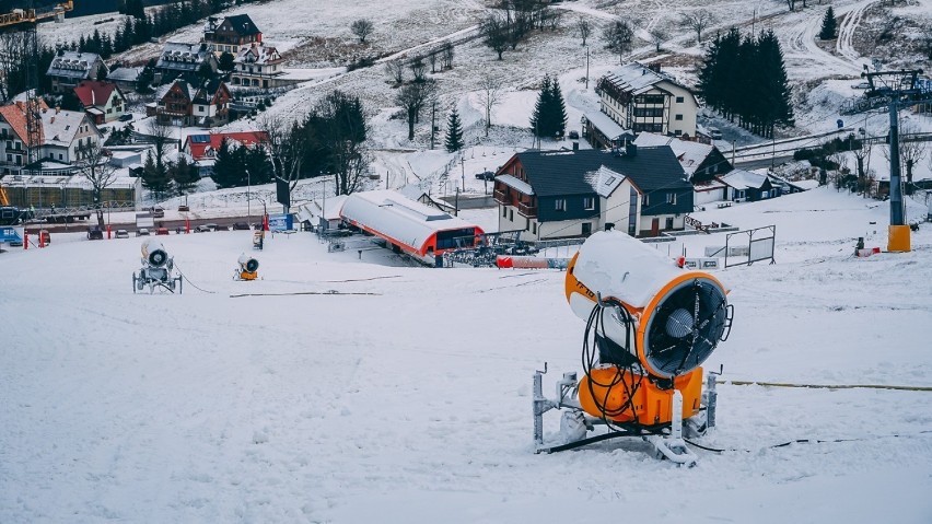 Przygotowania do sezonu na stokach narciarskich na Dolnym Śląsku