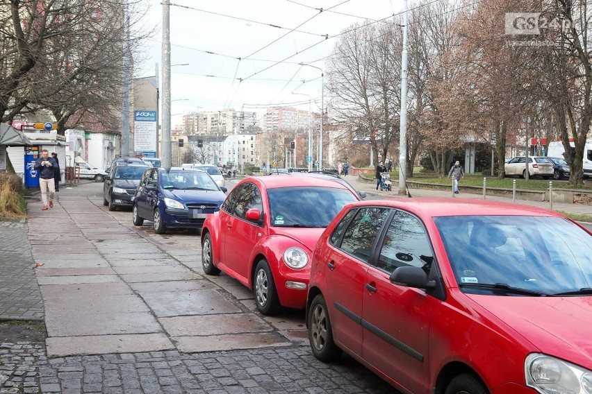 Walczą o miejsca parkingowe i drzewa na Wyzwolenia. Złożyli petycję