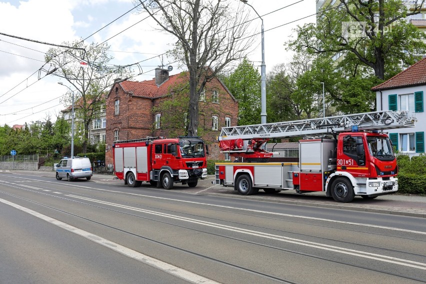 Przy ul. Arkońskiej w Szczecinie wybuchł gaz. Ranne są dwie osoby. ZDJĘCIA - 19.05.2021