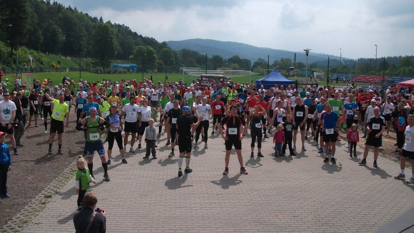 W II Półmaratonie Górskim Jedlina-Zdrój pobiegło blisko pół tysiąca osób 