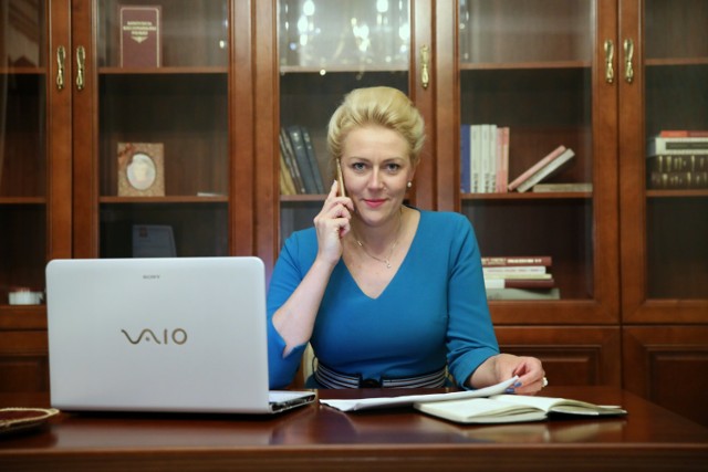Marlena Wężyk-Głowacka komentuje wynik wyborów na prezydenta Piotrkowa i zwycięstwo Krzysztofa Chojniaka. Zdjęcia z wieczoru wyborczego