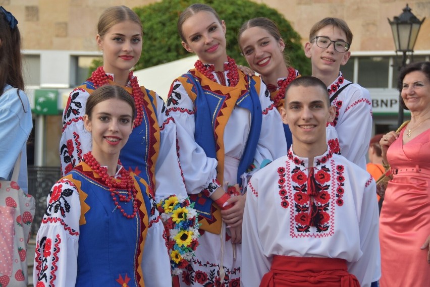 Zespoły biorące udział w festiwalu tańca Folk Przystań będą...