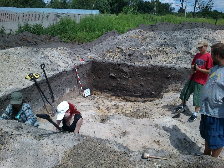 Kalisz: Trwają badania archeologiczne na Starym Mieście. Odkryli fragmenty chałupy sprzed 1000 lat