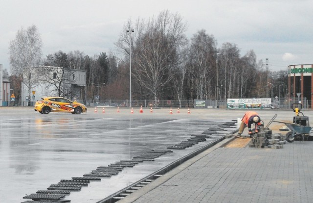 Nowy, dostosowany do doskonalenia techniki jazdy kierowców, plac manewrowy w Jaworznie będzie gotowy w styczniu