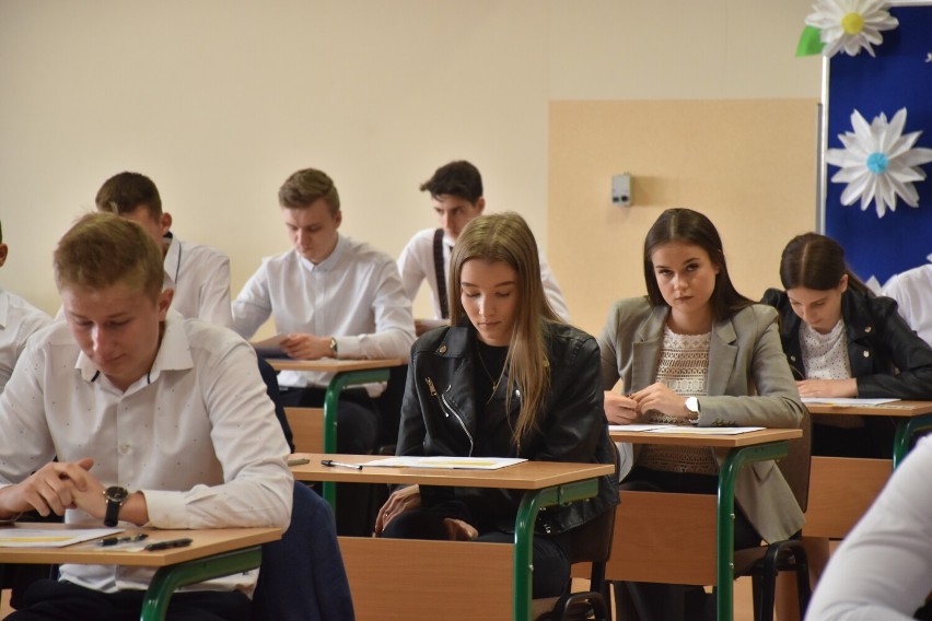Maturzyści przystąpili do egzaminu z języka polskiego.