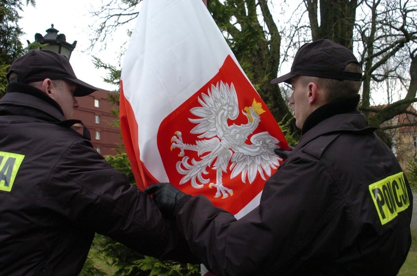 Szkoła Policji w Słupsku: Pożegnanie 120 policjantów wyruszających na misję do Kosowa (ZDJĘCIA)