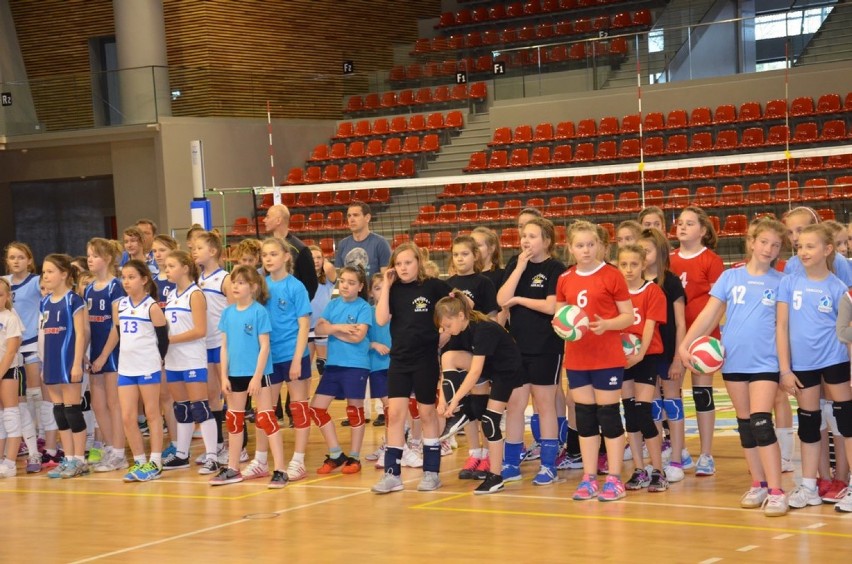 W Wałbrzychu w hali Aqua-Zdroju odbył się turniej młodych siatkarek, rywalizowały 54 zespoły