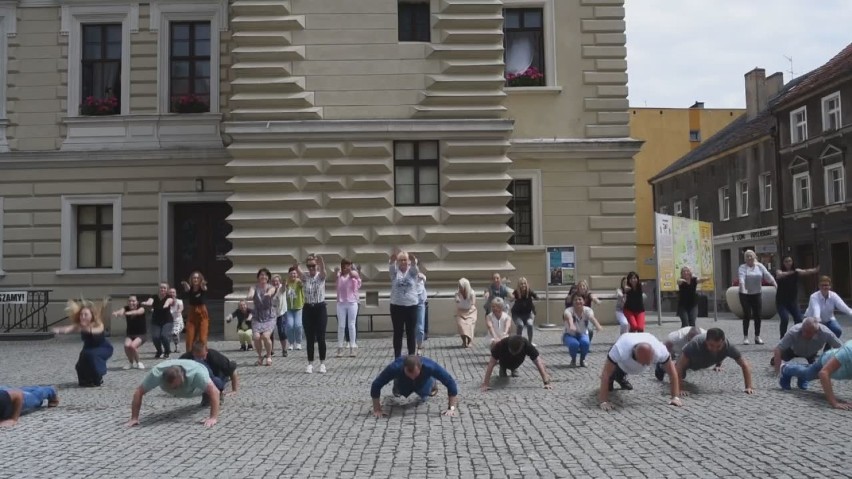 Burmistrz Świebodzina Tomasz Sielicki i pracownicy urzędu...