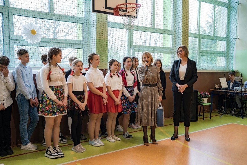 Szkoła Podstawowa w Łyszkowicach obchodziła szczególne święto