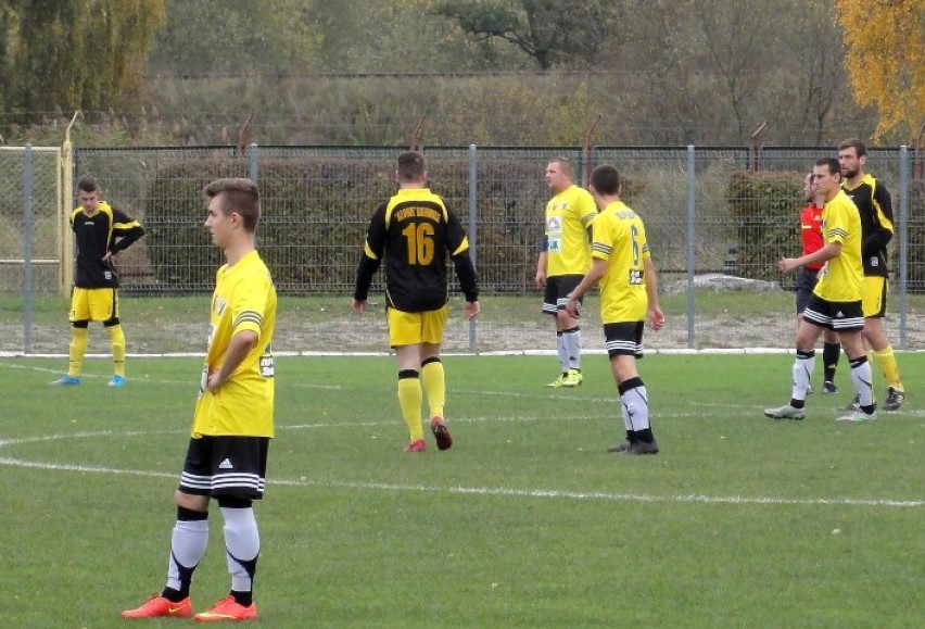 MKS Sława Sławno grała w żółtych koszulkach