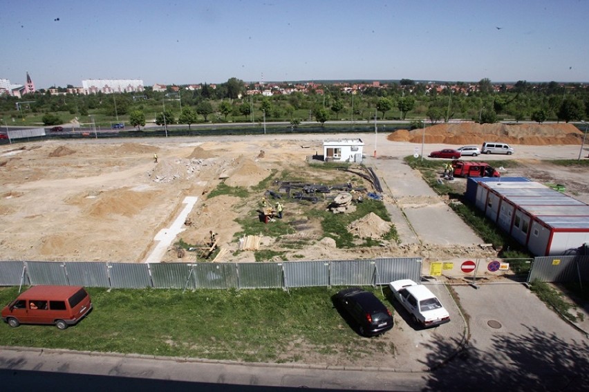 Nowe centrum handlowe powstaje na Piekarach [ZDJĘCIA]