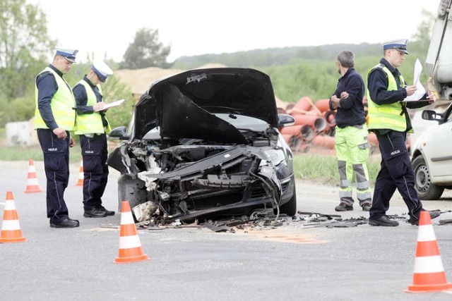 Wypadek na ulicy Legnickiej w Rzeszotarach