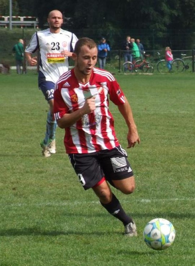 Dawid Rupa uciekł Dawidowi Dynarkowi. W derbach zachodniej Małopolski III ligi piłkarskiej, rozegranych w Andrychowie, miejscowy Beskid przegrał z Sołą Oświęcim 0:4.