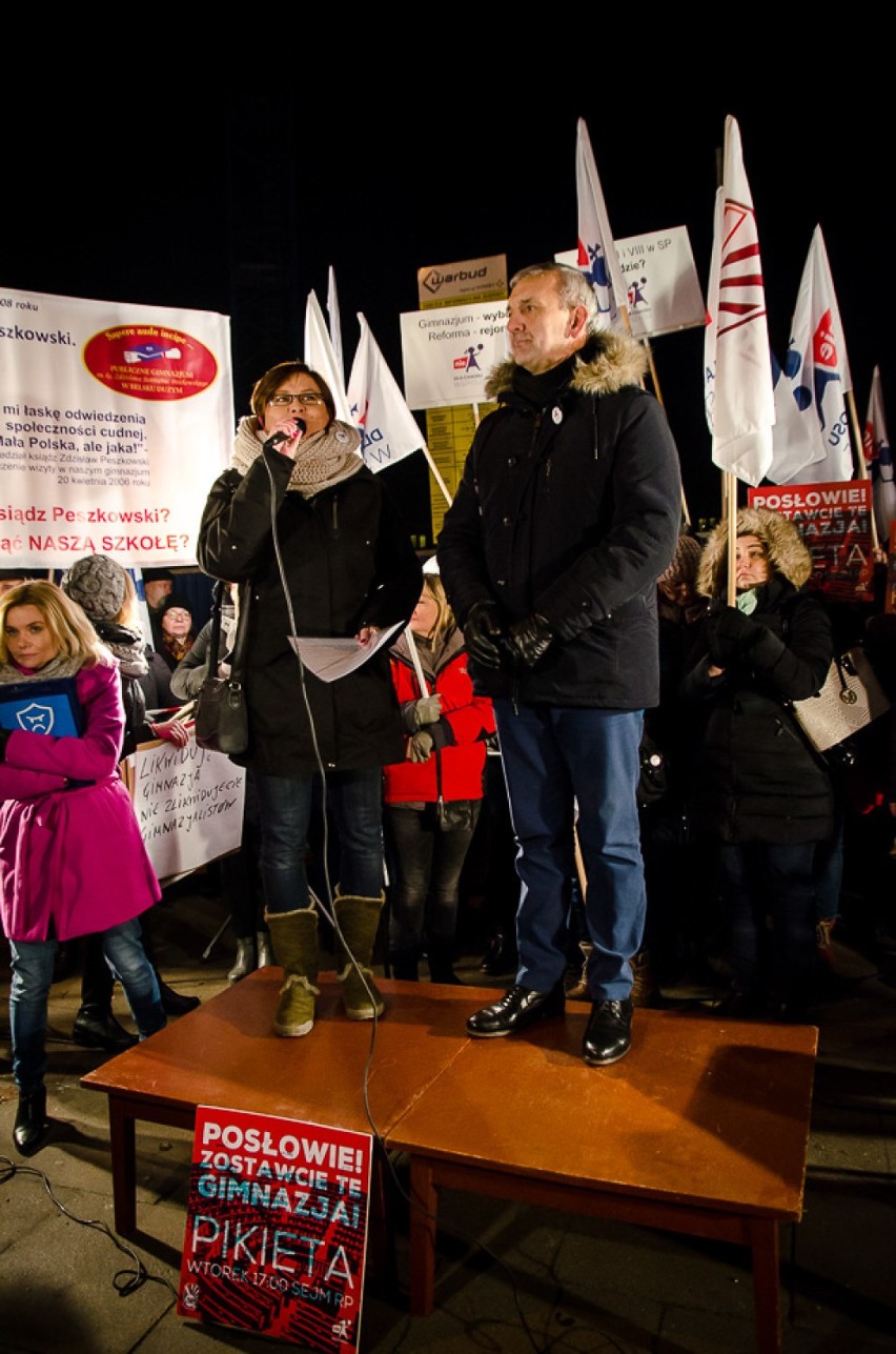 Protest nauczycieli, Warszawa. Pod sejmem: "Nie" dla chaosu...