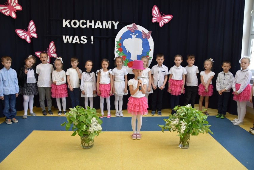 Niesamowity Dzień Matki w powiecie wieluńskim. Zobaczcie, jak uczciły go dzieci z okolicznych szkół