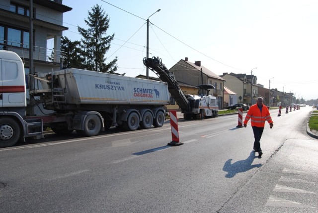 Trwa remont ruchliwego skrzyżowania ulic Partyzantów i 1 Maja we Włoszczowie.
