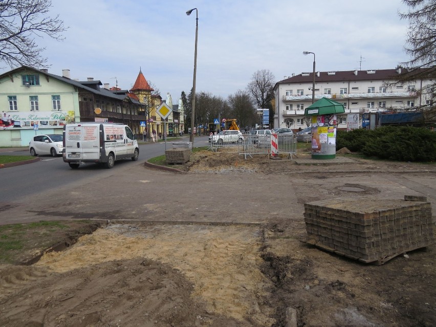 W centrum Ciechocinka rozpoczęto budowę ronda. Będą zmiany w...