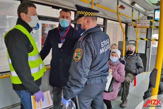 Akcja pokazała, że ludzie obecną sytuację traktują bardzo poważnie i stosują się do wprowadzonych nakazów – przyznają kierowcy autobusów