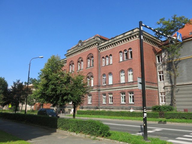 Elewacja budynku Sądu Okręgowego w Jeleniej Górze zostanie gruntownie odnowiona