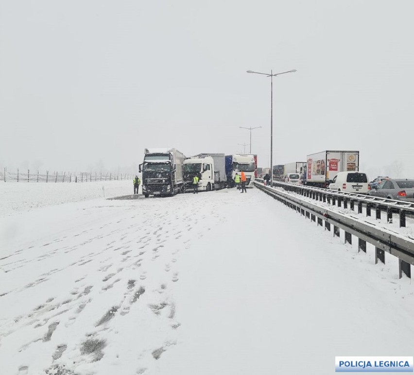 Na A4 w okolicach Legnicy i Bolesławca doszło do kilku...