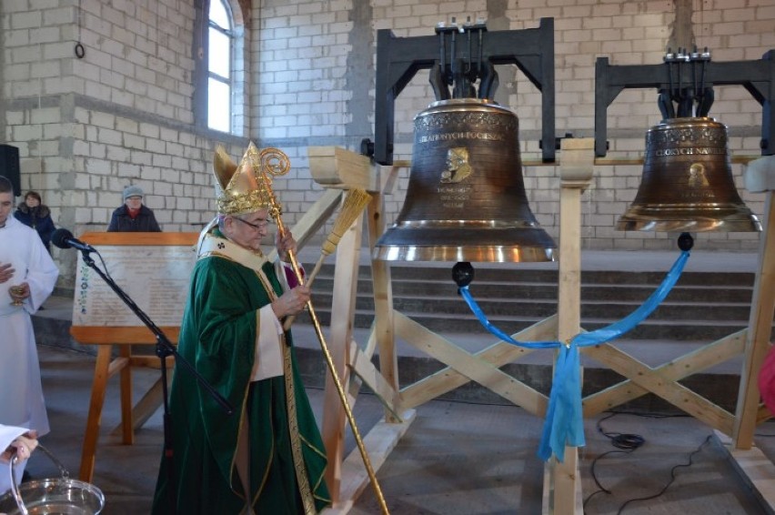 Poświęcenie dzwonów w parafii Matki Bożej Różańcowej w...