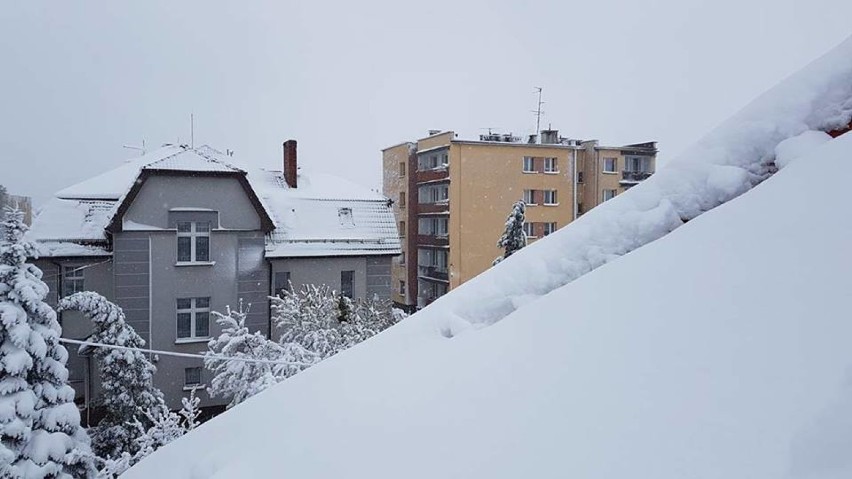 Powiat lubliniecki, podobnie jak wiele innych, walczy z atakiem zimy w kwietniu [ZDJĘCIA]
