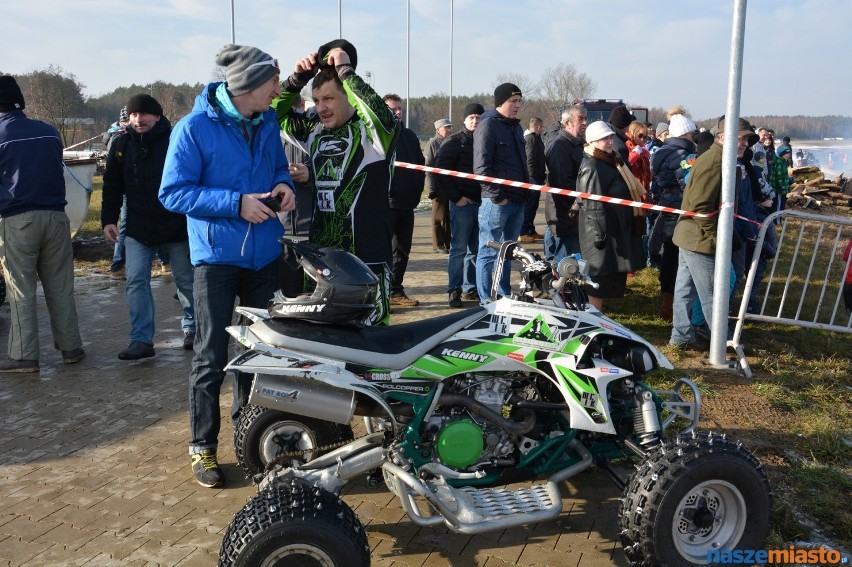 Wyścigi quadów i motocykli żużlowych na lodzie....