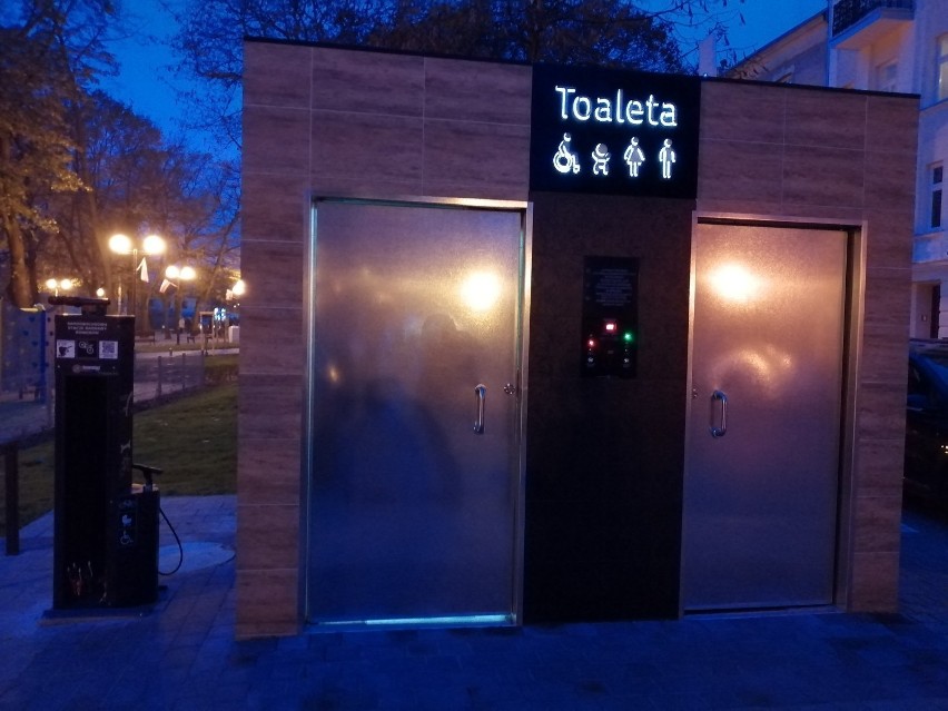 Szalety miejskie w Piotrkowie - toaleta przy pl....